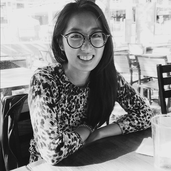 Meet your Posher, Caroline - Picture 1 of 1